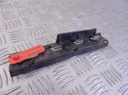 Кронштейн крепления крыла переднего левого BMW 5-series (E60/61) 51 71 7 066 227 Кронштейн крепления крыла переднего левого BMW 5-series (E60/61) 51 71 7 066 227