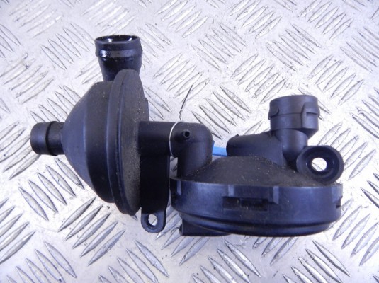 Маслоотделитель (сапун) BMW 3-series (E46) 11 61 7 501 566