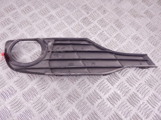 Заглушка (решетка) в бампер передний BMW 3-series (F30/31) 51 11 7 281 920 Заглушка (решетка) в бампер передний BMW 3-series (F30/31) 51 11 7 281 920