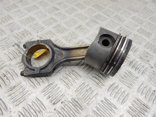 Поршень BMW 7-series (E38) 11 25 2 246 631 Поршень BMW 7-series (E38) 11 25 2 246 631