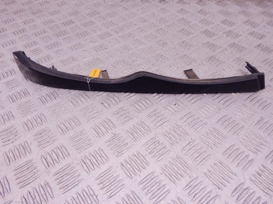 Ус под фару правый BMW 3-series (E46) 51 13 7 030 554 Ус под фару правый BMW 3-series (E46) 51 13 7 030 554
