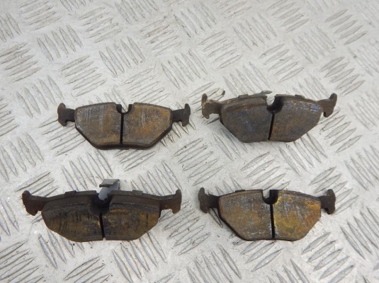 Тормозные колодки задние BMW 5-series (E39) Тормозные колодки задние BMW 5-series (E39)