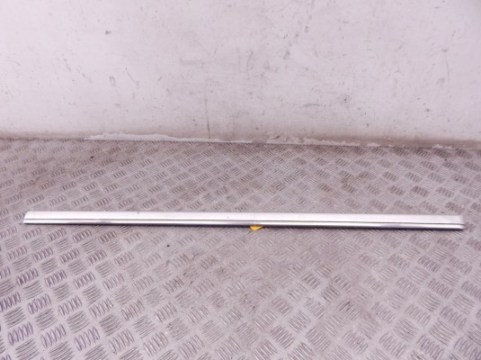 Молдинг двери передней правой BMW 5-series (E39) 7 004 030 Молдинг двери передней правой BMW 5-series (E39) 7 004 030