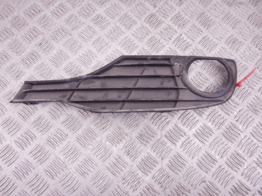 Заглушка (решетка) в бампер передний BMW 3-series (F30/31) 51 11 7 281 919 Заглушка (решетка) в бампер передний BMW 3-series (F30/31) 51 11 7 281 919