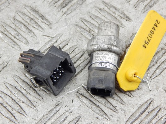 Датчик кондиционера VOLKSWAGEN PASSAT 5+ (2000-2005) 8d0959842b Датчик кондиционера VOLKSWAGEN PASSAT 5+ (2000-2005) 8d0959842b