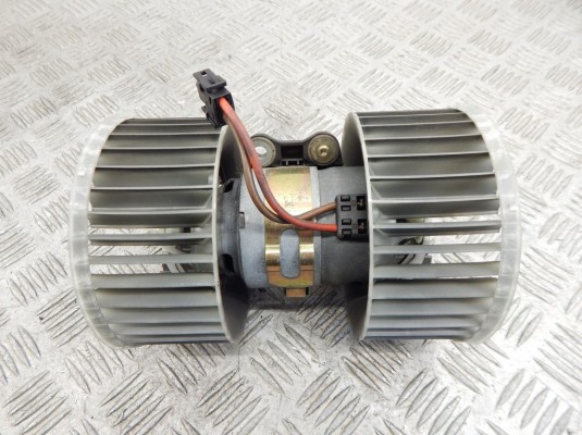 Моторчик печки BMW 3-series (E46) 64 11 9 204 154 Моторчик печки BMW 3-series (E46) 64 11 9 204 154