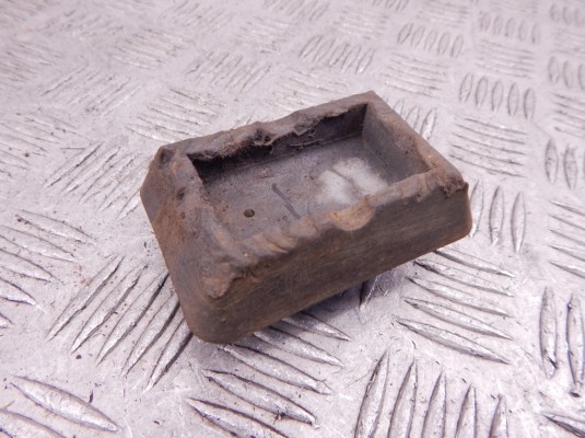 Опора под домкрат (поддомкратная подушка) BMW 5-series (E39) 51 71 8 204 244 Опора под домкрат (поддомкратная подушка) BMW 5-series (E39) 51 71 8 204 244