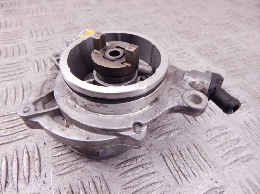 Насос вакуумный BMW X5-series (E53) 11 66 7 786 841