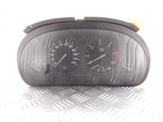 Щиток приборов (приборная панель) BMW 5-series (E39) 62 11 6 914 913