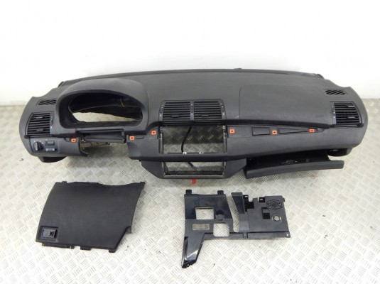 Панель передняя салона (торпедо) BMW X5-series (E53)