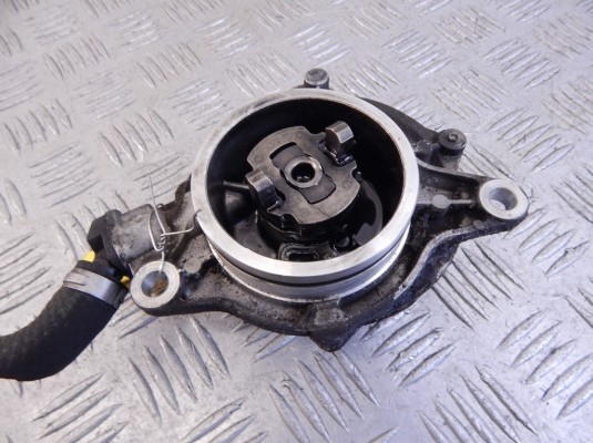 Насос вакуумный BMW X5-series (E53) 11 66 7 795 142