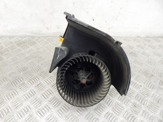 Моторчик печки BMW X5-series (E70) Моторчик печки BMW X5-series (E70)