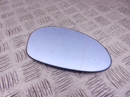Стекло зеркала наружного правого BMW 1-series (E87) 51 16 7 145 268