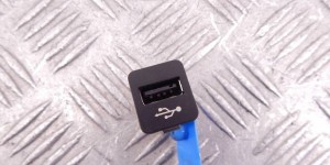 Разъем AUX / USB BMW 7-series (F01/02) 61 31 9 167 196