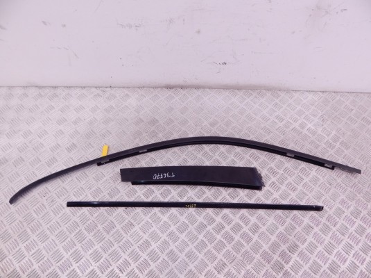 Молдинг двери передней левой BMW X5-series (E53) 51 32 8 257 701