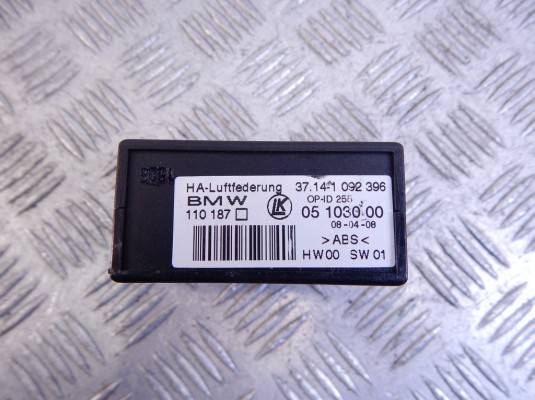 Блок управления пневмоподвеской BMW X5-series (E53) 37 14 1 092 396