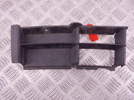 Заглушка (решетка) в бампер передний BMW 5-series (E39) 51 11 8 235 640 Заглушка (решетка) в бампер передний BMW 5-series (E39) 51 11 8 235 640