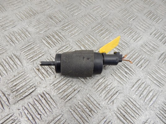 Насос (моторчик) омывателя стекла BMW 3-series (E46) Насос (моторчик) омывателя стекла BMW 3-series (E46)