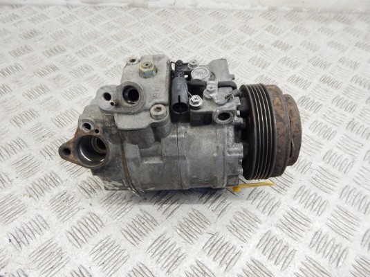 Компрессор кондиционера BMW 5-series (E39) Компрессор кондиционера BMW 5-series (E39)