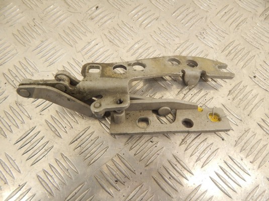 Петля капота правая BMW 5-series (E39) 41 61 8 203 276