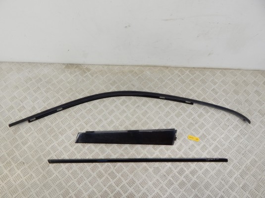 Молдинг двери передней правой BMW X5-series (E53) 51 32 8 257 702