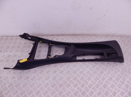 Консоль салона (кулисная часть) BMW 1-series (E87) 51 16 7 068 726