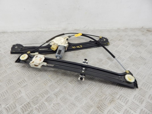 Стеклоподъемник электрический передний левый BMW X5-series (E70) 51 33 7 166 379 Стеклоподъемник электрический передний левый BMW X5-series (E70) 51 33 7 166 379