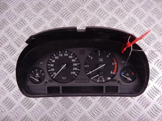 Щиток приборов (приборная панель) BMW 5-series (E39) 62 11 8 387 043