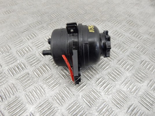 Бачок гидроусилителя BMW 5-series (E34) Бачок гидроусилителя BMW 5-series (E34)