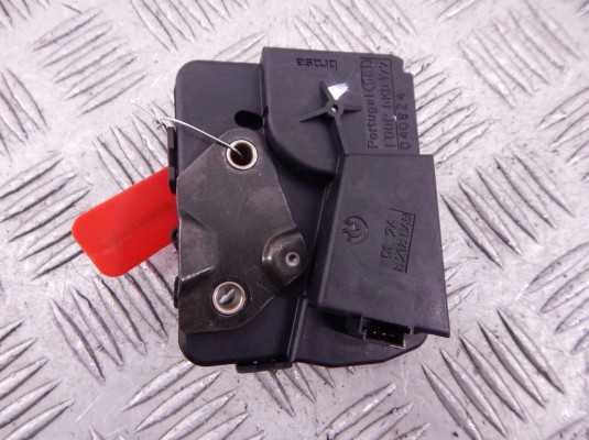 Замок стекла двери багажника BMW 3-series (E46) 51 24 8 218 849 Замок стекла двери багажника BMW 3-series (E46) 51 24 8 218 849