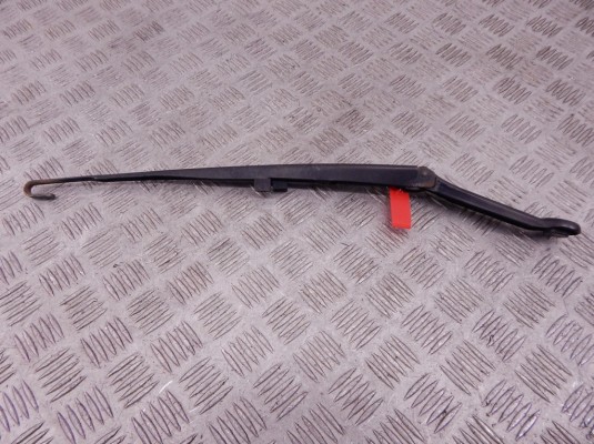 Щеткодержатель (поводок стеклоочистителя, дворник) BMW 3-series (E46) 61 61 7 003 931