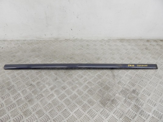 Молдинг двери передней правой BMW 5-series (E39) 7004024