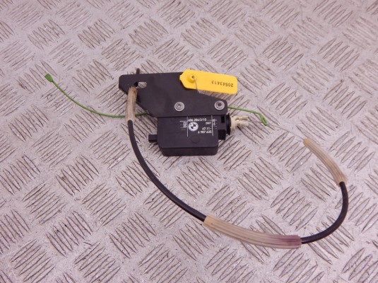 Электропривод запирания лючка топливного бака BMW 6-series (E63/E64) 67 11 6 987 635 Электропривод запирания лючка топливного бака BMW 6-series (E63/E64) 67 11 6 987 635