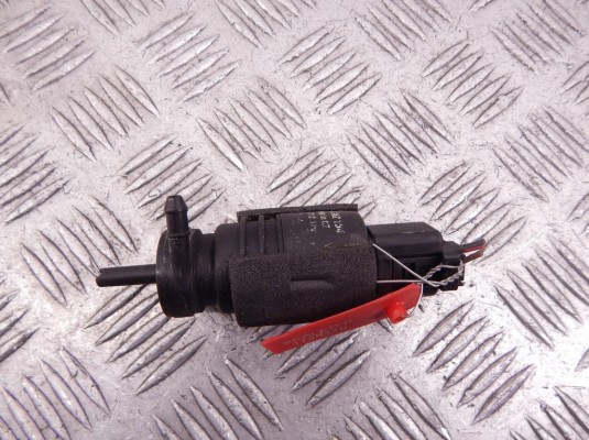 Насос (моторчик) омывателя стекла BMW 3-series (E46) 67 12 8 362 154 Насос (моторчик) омывателя стекла BMW 3-series (E46) 67 12 8 362 154