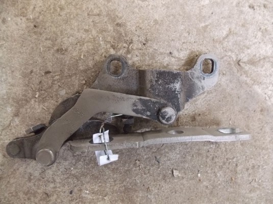 Петля капота левая BMW 1-series (E87) 41 61 7 210 673
