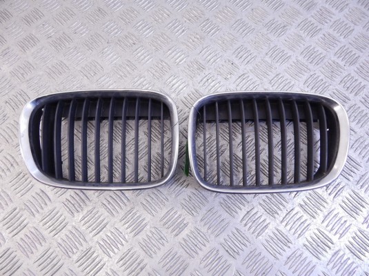 Решетка радиатора BMW 5-series (E39) 51 13 8 159 315