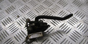 Крюк капота BMW 7-series (E38) 51 23 8 232 129