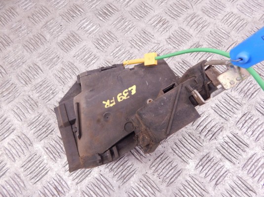 Замок двери передней правой BMW 5-series (E39) 51 21 8 235 104