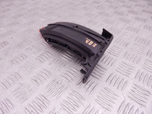 Подстаканник BMW X3-series (E83) 51 16 3 418 358 Подстаканник BMW X3-series (E83) 51 16 3 418 358