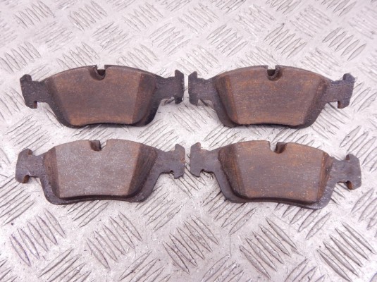 Тормозные колодки передние BMW 3-series (E46) 34 11 6 761 244 Тормозные колодки передние BMW 3-series (E46) 34 11 6 761 244
