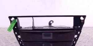 Вещевой ящик центральной консоли BMW 7-series (E65/66) 51 45 8 261 060