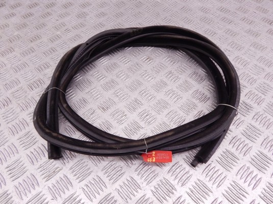 Уплотнитель BMW 5-series (E39) 51 72 7 116 407