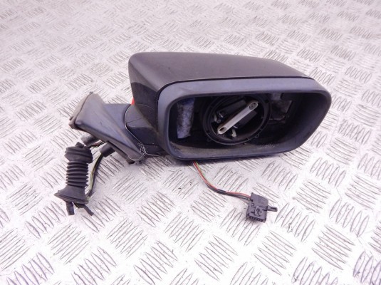 Зеркало наружное правое BMW 5-series (E39) 51 16 8 184 836 Зеркало наружное правое BMW 5-series (E39) 51 16 8 184 836