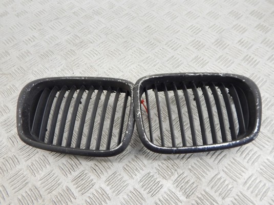Решетка радиатора BMW 5-series (E39) 51 13 8 159 316