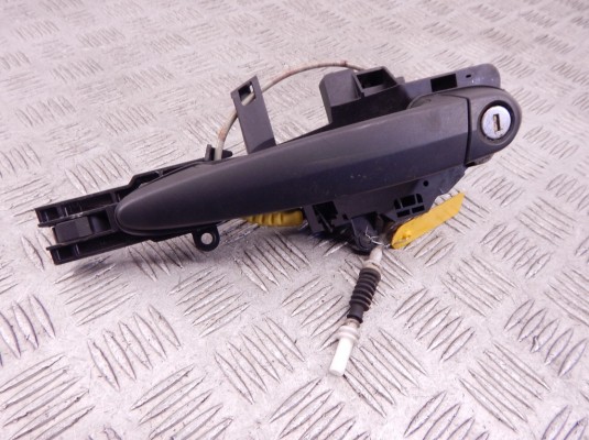 Ручка наружная передняя левая BMW 1-series (E87) 51 21 7 060 651 Ручка наружная передняя левая BMW 1-series (E87) 51 21 7 060 651