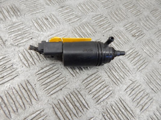 Насос (моторчик) омывателя стекла BMW 5-series (E39) 67 12 8 377 612 Насос (моторчик) омывателя стекла BMW 5-series (E39) 67 12 8 377 612