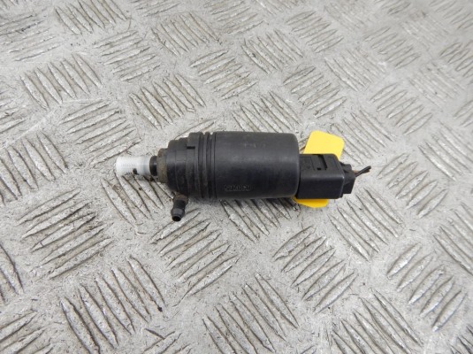 Насос (моторчик) омывателя стекла BMW 5-series (E60/61) 67 12 8 377 612 Насос (моторчик) омывателя стекла BMW 5-series (E60/61) 67 12 8 377 612