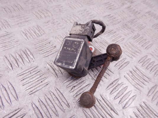 Датчик положения кузова BMW 5-series (E39) 37 14 1 093 698 Датчик положения кузова BMW 5-series (E39) 37 14 1 093 698