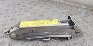Домкрат VOLKSWAGEN PASSAT 6 (2005-2010) 8L0011031A Домкрат VOLKSWAGEN PASSAT 6 (2005-2010) 8L0011031A