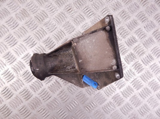 Кронштейн полуоси BMW X5-series (E53) 31 53 7 503 120